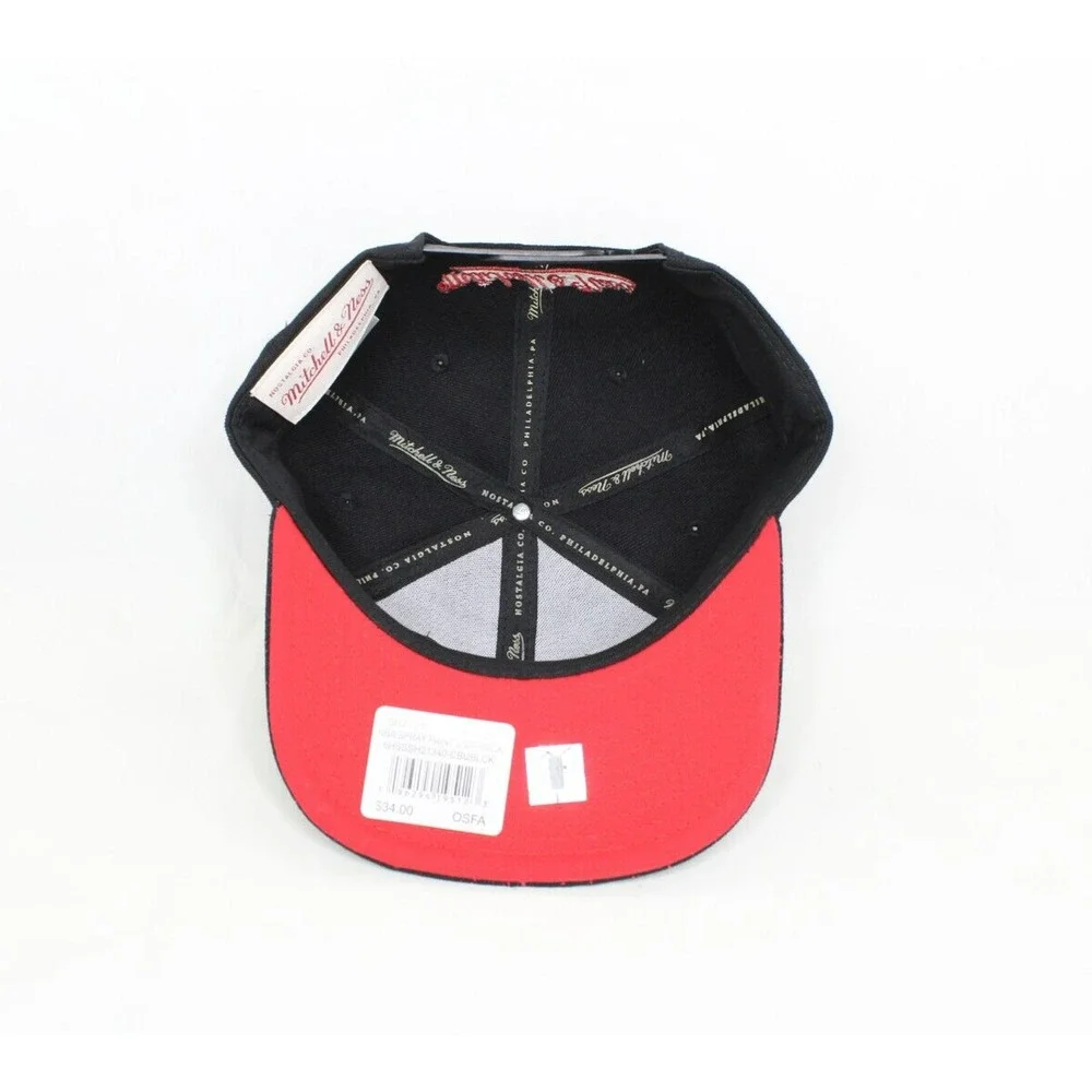 Mitchell & Ness Chicago Bulls Snapback Hat Cap Black / Red NBA Spray Paint NWT